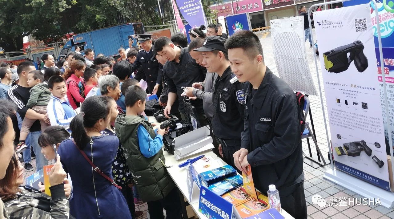 深圳警营开放日，市民零距离体验虎鲨！