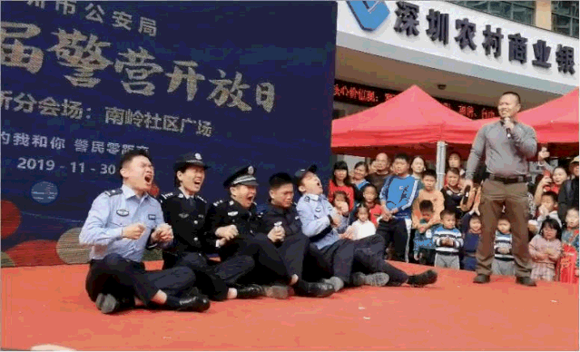 深圳警营开放日，市民零距离体验虎鲨！