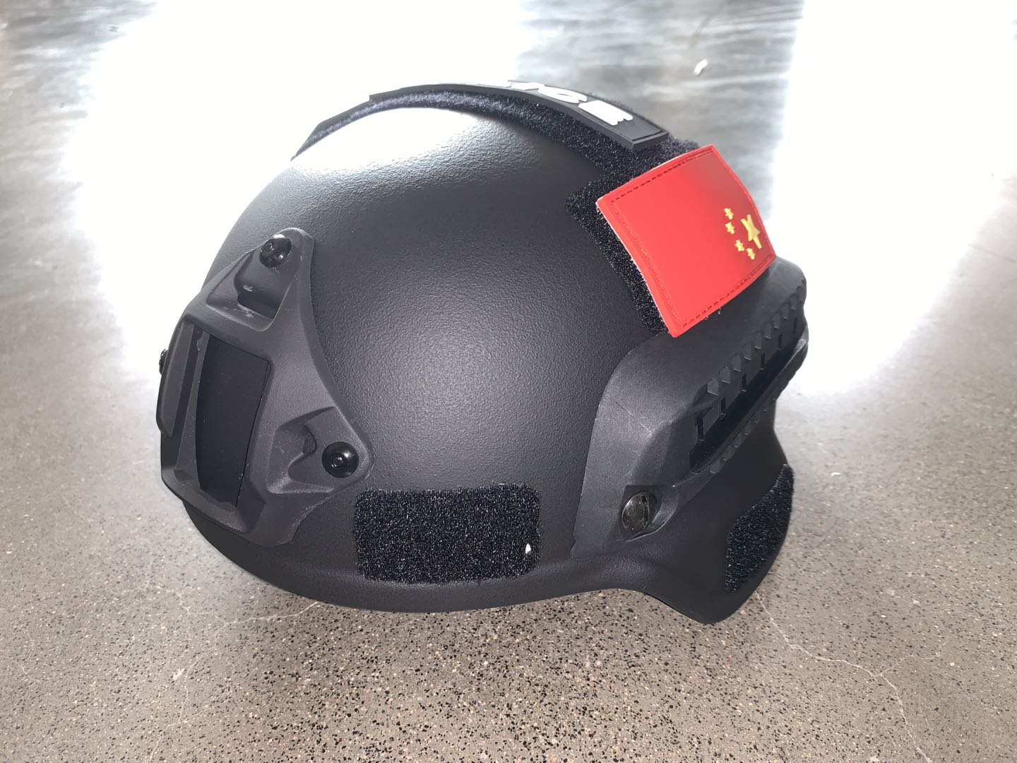 解放军防暴头盔图片