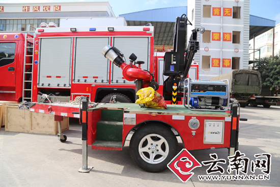 云南红河配发价值600余万消防救援器材装备基层