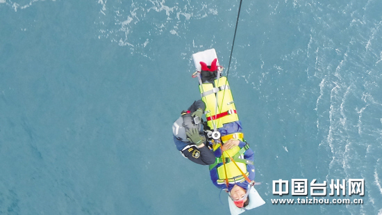 浙江台州渔民海上受重伤 直升机往返500公里上演生死大救援