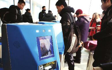 济南火车站配备人脸识别进站闸机 “刷脸”进站仅需3秒