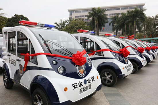 深圳航城：为五十台安全巡查电动车举行交接仪式