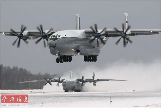 俄军多款大型运输机演练起降 安-22可在雪地起降