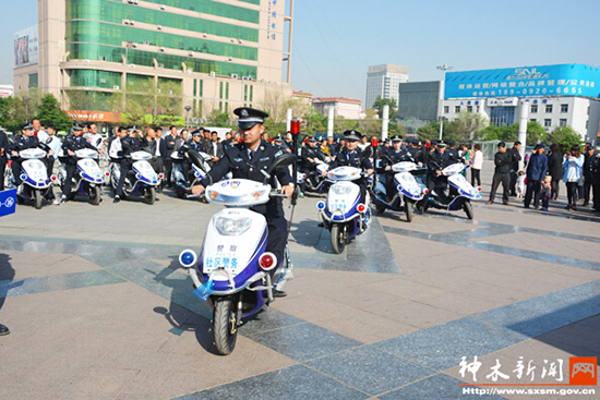 神木县公安局为社区民警发放33辆警务电动车